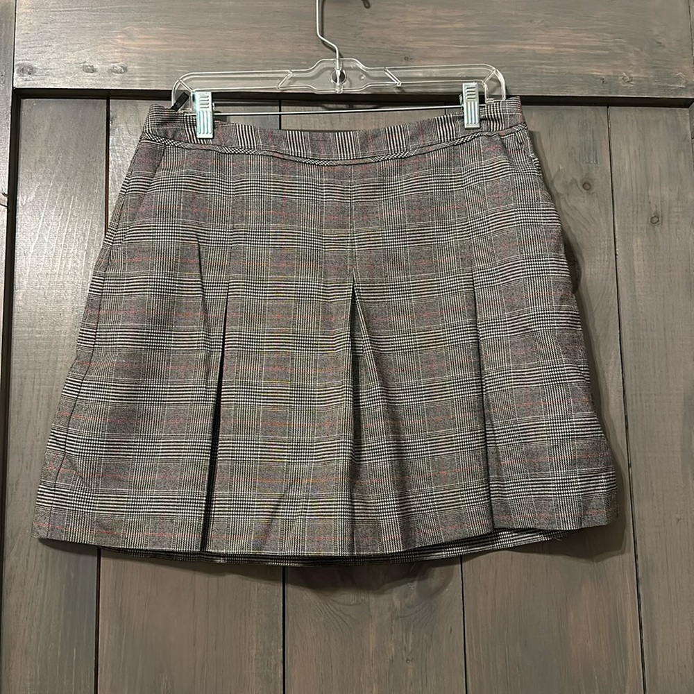 Izod Gray Plaid Pleated Skort